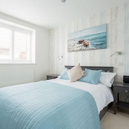 Stunning 2 Bed Apartment, Fabulous Sea View & 2 Minutes To Beach With Parking Bornemouth Extérieur photo