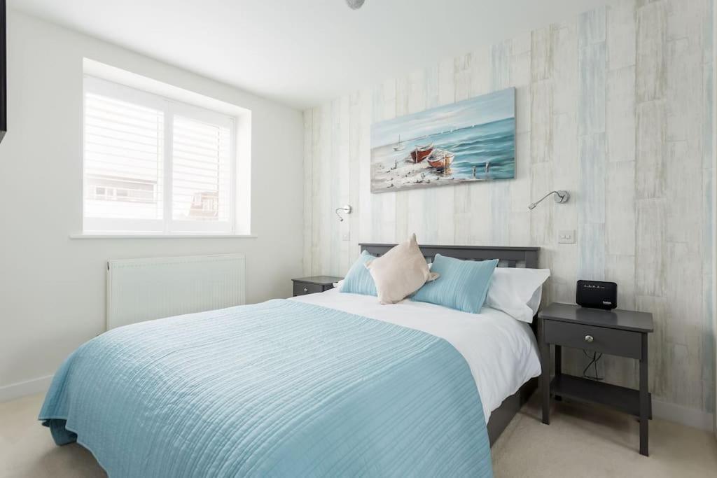 Stunning 2 Bed Apartment, Fabulous Sea View & 2 Minutes To Beach With Parking Bornemouth Extérieur photo