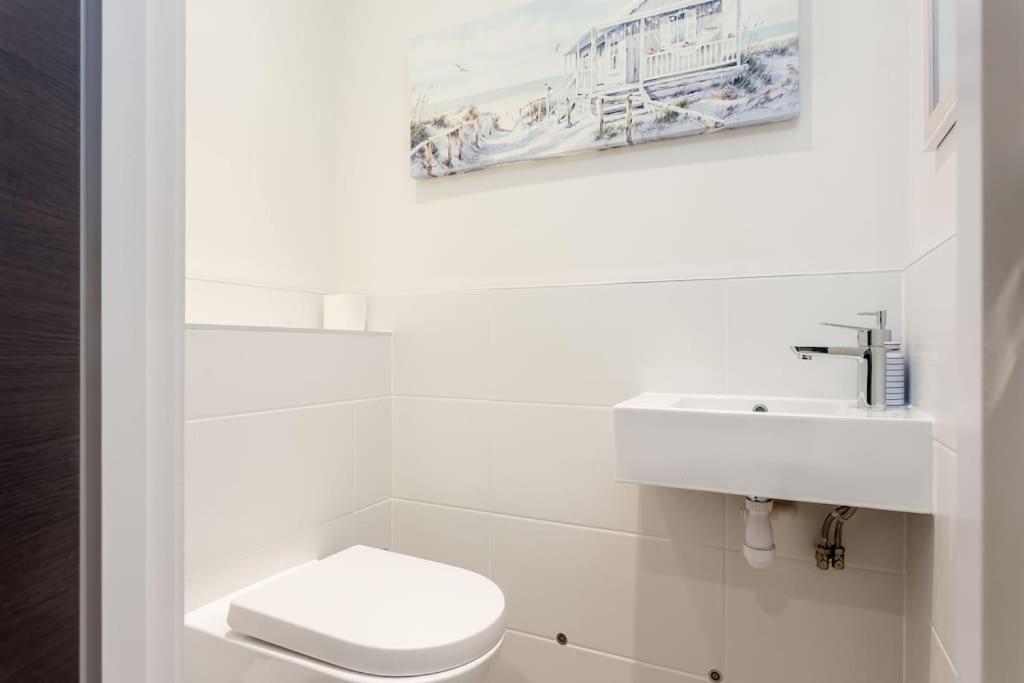 Stunning 2 Bed Apartment, Fabulous Sea View & 2 Minutes To Beach With Parking Bornemouth Extérieur photo