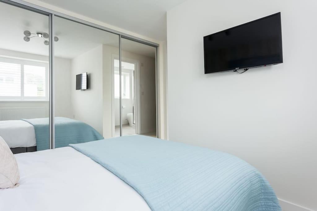 Stunning 2 Bed Apartment, Fabulous Sea View & 2 Minutes To Beach With Parking Bornemouth Extérieur photo