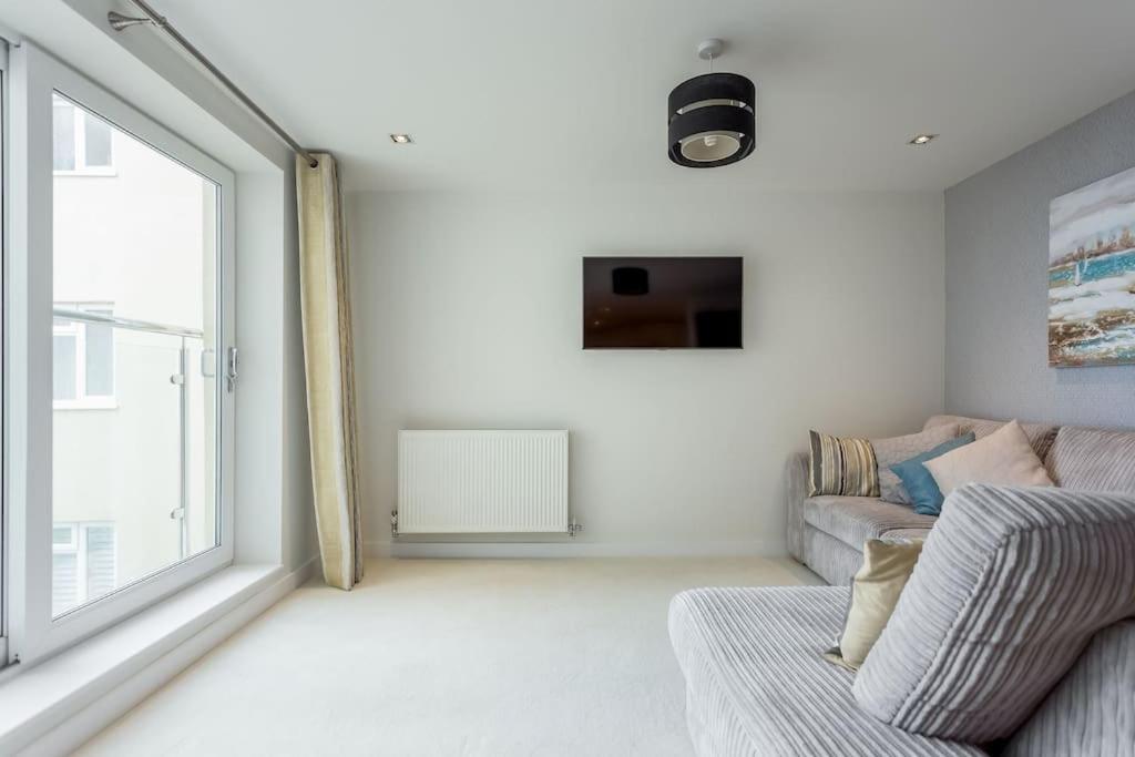 Stunning 2 Bed Apartment, Fabulous Sea View & 2 Minutes To Beach With Parking Bornemouth Extérieur photo