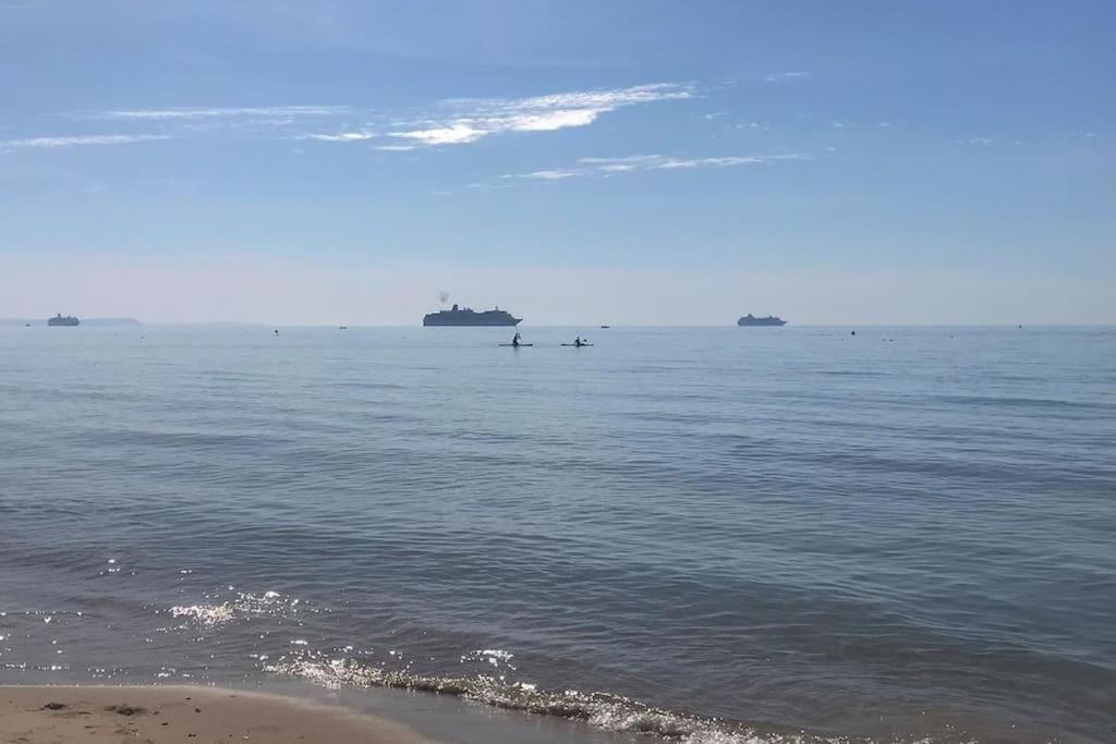 Stunning 2 Bed Apartment, Fabulous Sea View & 2 Minutes To Beach With Parking Bornemouth Extérieur photo